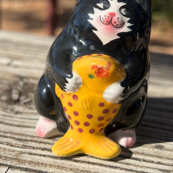 Vintage Clay Art Cat Salt & Pepper Shakers | 80s Whimsical Ceramic Kitchen Decor - Picture 4 of 16